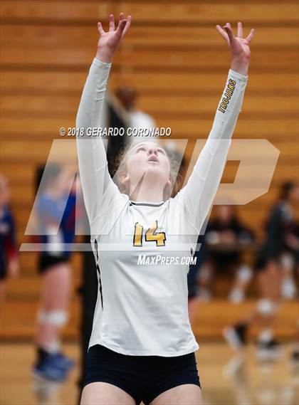Thumbnail 2 in Amador Valley vs. Oak Ridge (Stockton Classic) photogallery.