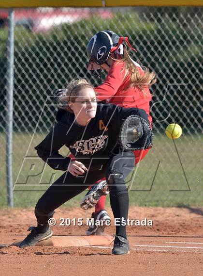 Thumbnail 2 in Clearwater Central Catholic vs St. Petersburg Catholic photogallery.