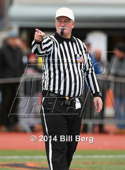 Thumbnail 3 in New Canaan vs. Darien (FCIAC Final) photogallery.