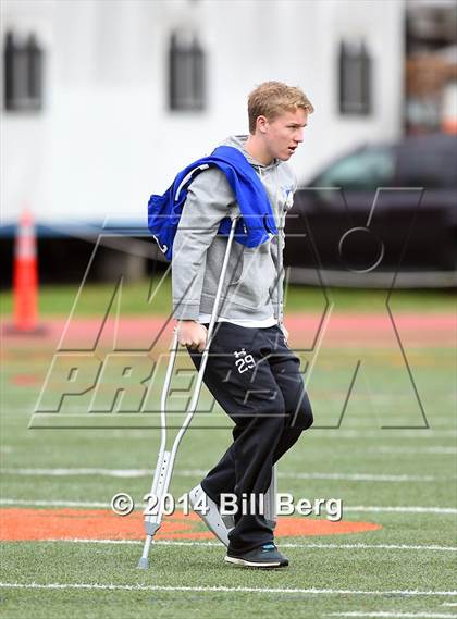 Thumbnail 2 in New Canaan vs. Darien (FCIAC Final) photogallery.