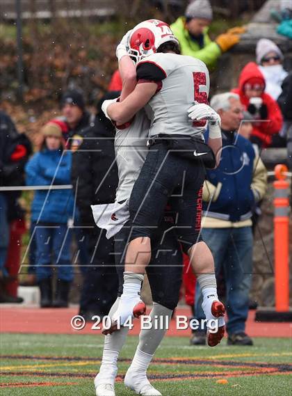 Thumbnail 2 in New Canaan vs. Darien (FCIAC Final) photogallery.