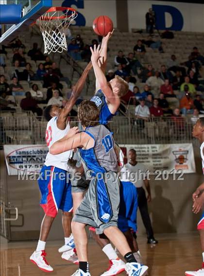Thumbnail 3 in Plano West vs. Parkview (Whataburger Tournament) photogallery.