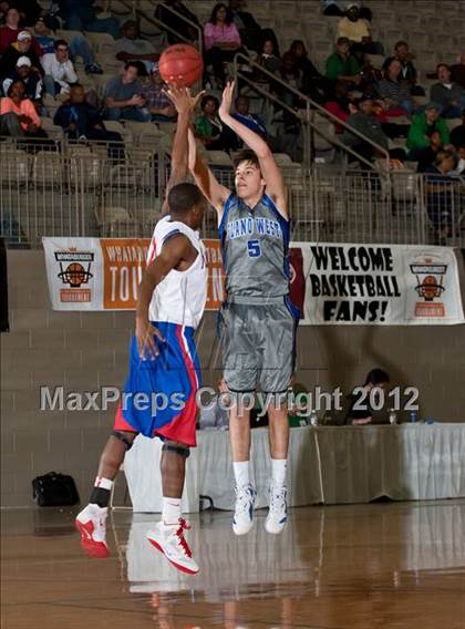 Thumbnail 3 in Plano West vs. Parkview (Whataburger Tournament) photogallery.