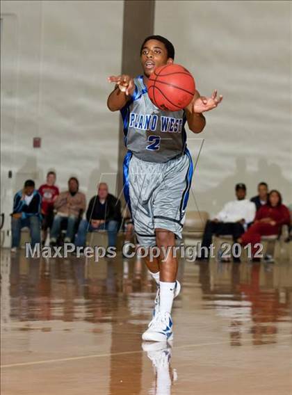 Thumbnail 1 in Plano West vs. Parkview (Whataburger Tournament) photogallery.