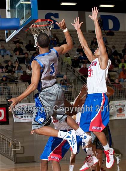 Thumbnail 2 in Plano West vs. Parkview (Whataburger Tournament) photogallery.