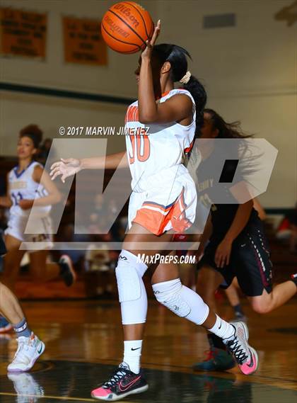 Thumbnail 3 in San Fernando Valley All-Star Game (East vs. West) photogallery.
