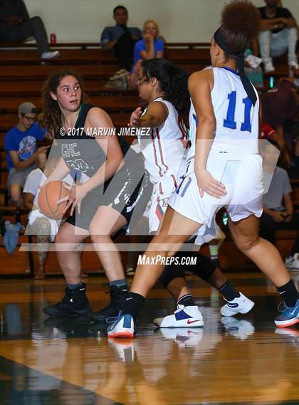 Thumbnail 2 in San Fernando Valley All-Star Game (East vs. West) photogallery.