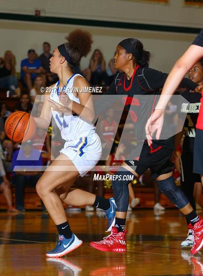 Thumbnail 3 in San Fernando Valley All-Star Game (East vs. West) photogallery.
