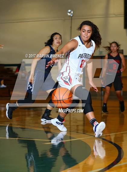 Thumbnail 2 in San Fernando Valley All-Star Game (East vs. West) photogallery.
