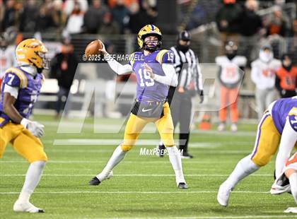 Thumbnail 3 in Anderson vs. Avon (OHSAA Division 2 Final) photogallery.