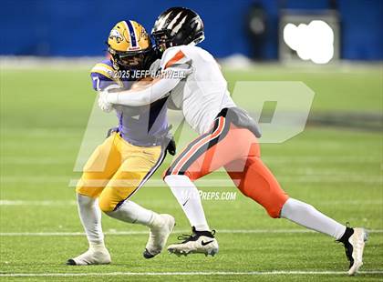 Thumbnail 3 in Anderson vs. Avon (OHSAA Division 2 Final) photogallery.