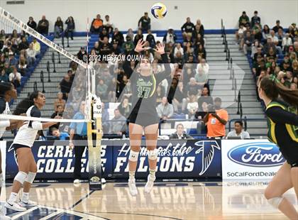 Thumbnail 2 in Sierra Canyon vs. Mira Costa (CIF-SS D1 Final) photogallery.
