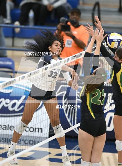 Thumbnail 3 in Sierra Canyon vs. Mira Costa (CIF-SS D1 Final) photogallery.
