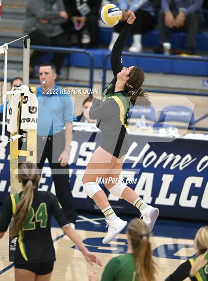 Thumbnail 3 in Sierra Canyon vs. Mira Costa (CIF-SS D1 Final) photogallery.