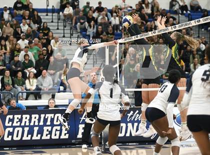 Thumbnail 3 in Sierra Canyon vs. Mira Costa (CIF-SS D1 Final) photogallery.