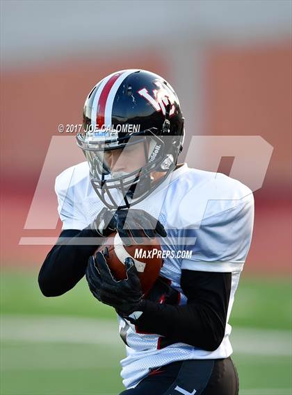 Thumbnail 1 in Churchill vs Lee photogallery.
