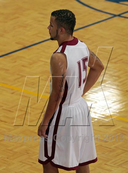 Thumbnail 3 in Morristown-Hamblen West vs  Scott (Seymour Christmas Classic) photogallery.