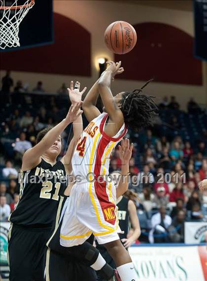 Thumbnail 3 in Westview vs Mt. Carmel (CIF SDS D2 Final) photogallery.