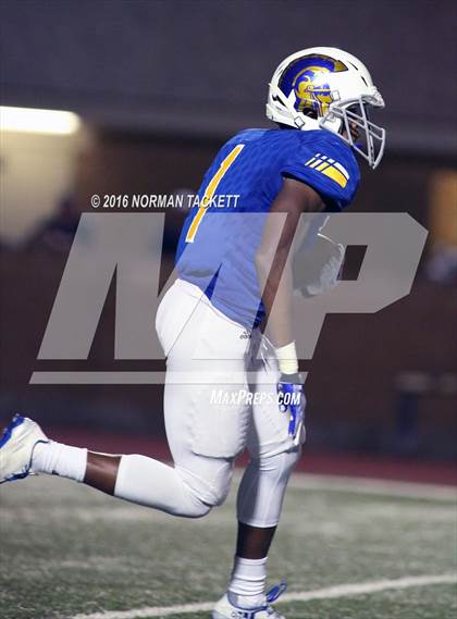 Thumbnail 2 in Clay Center @ Collegiate (KSHSAA 4A D2 Playoff) photogallery.