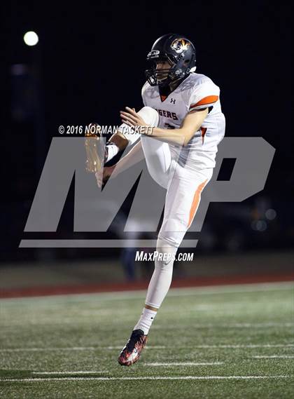 Thumbnail 3 in Clay Center @ Collegiate (KSHSAA 4A D2 Playoff) photogallery.
