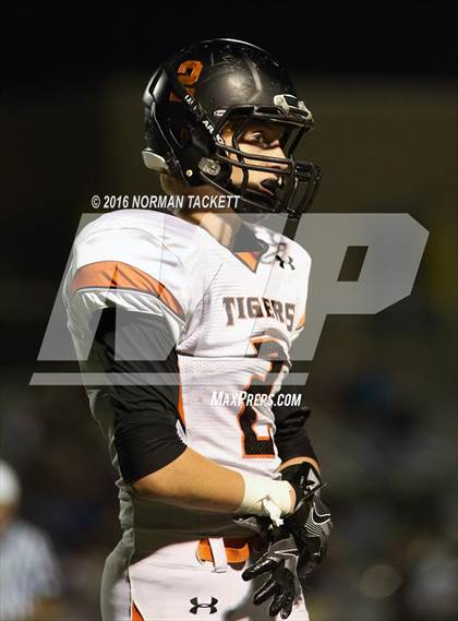 Thumbnail 3 in Clay Center @ Collegiate (KSHSAA 4A D2 Playoff) photogallery.