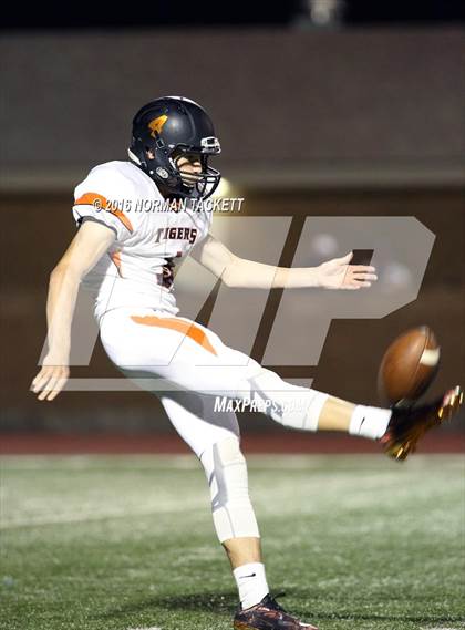 Thumbnail 3 in Clay Center @ Collegiate (KSHSAA 4A D2 Playoff) photogallery.