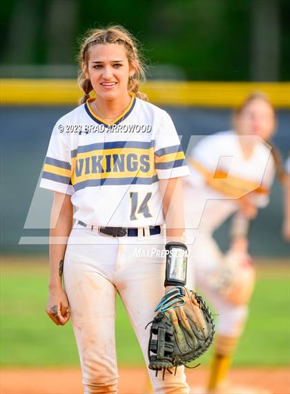 Thumbnail 1 in Bandys @ South Iredell photogallery.
