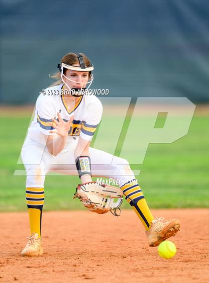 Thumbnail 2 in Bandys @ South Iredell photogallery.
