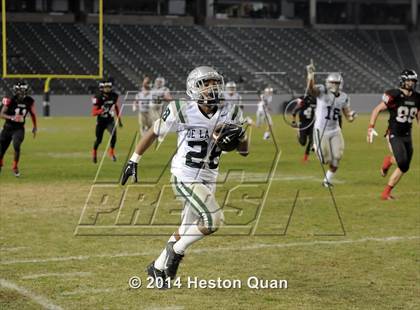 Thumbnail 2 in Centennial vs. De La Salle (CIF State Open Division Final) photogallery.