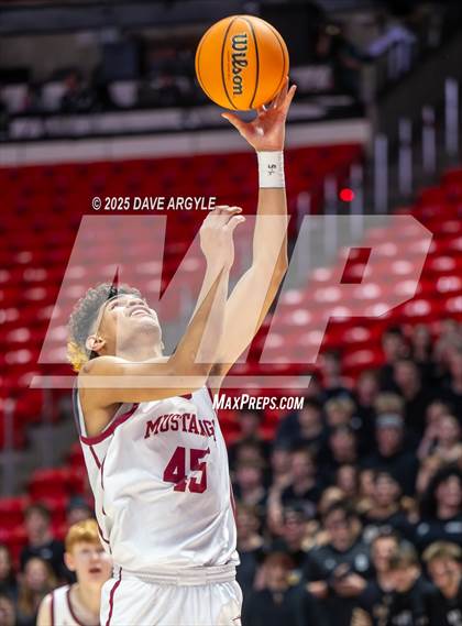 Thumbnail 3 in Davis vs. Herriman (UHSAA 6A Final) photogallery.
