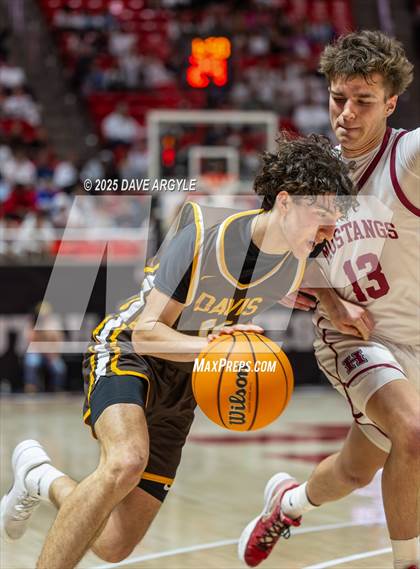 Thumbnail 3 in Davis vs. Herriman (UHSAA 6A Final) photogallery.