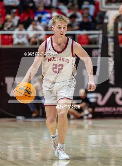 Thumbnail 1 in Davis vs. Herriman (UHSAA 6A Final) photogallery.