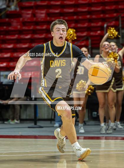 Thumbnail 1 in Davis vs. Herriman (UHSAA 6A Final) photogallery.
