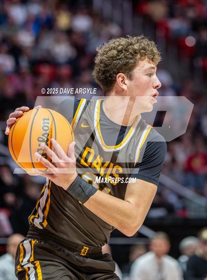 Thumbnail 3 in Davis vs. Herriman (UHSAA 6A Final) photogallery.