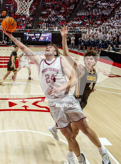 Thumbnail 3 in Davis vs. Herriman (UHSAA 6A Final) photogallery.