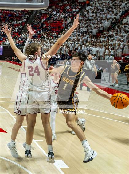 Thumbnail 3 in Davis vs. Herriman (UHSAA 6A Final) photogallery.
