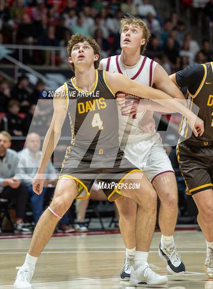 Thumbnail 3 in Davis vs. Herriman (UHSAA 6A Final) photogallery.