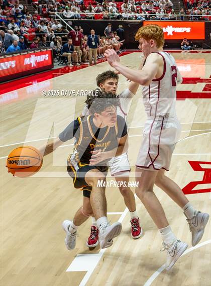 Thumbnail 2 in Davis vs. Herriman (UHSAA 6A Final) photogallery.