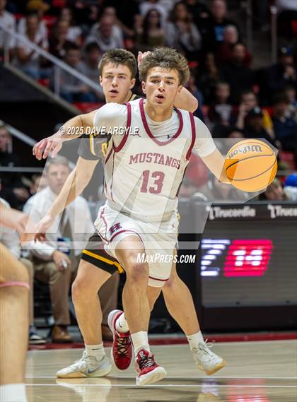 Thumbnail 1 in Davis vs. Herriman (UHSAA 6A Final) photogallery.