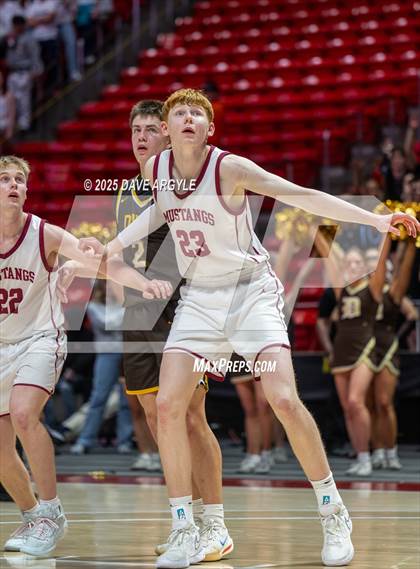 Thumbnail 1 in Davis vs. Herriman (UHSAA 6A Final) photogallery.
