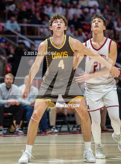 Thumbnail 1 in Davis vs. Herriman (UHSAA 6A Final) photogallery.