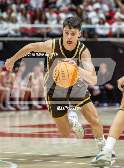 Thumbnail 2 in Davis vs. Herriman (UHSAA 6A Final) photogallery.