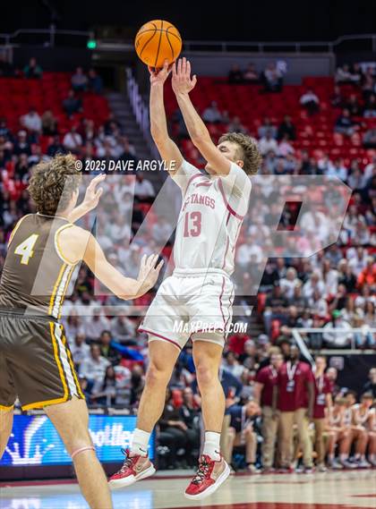 Thumbnail 1 in Davis vs. Herriman (UHSAA 6A Final) photogallery.