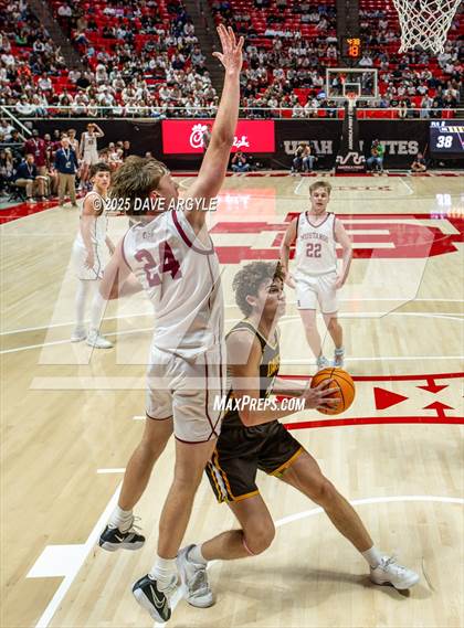Thumbnail 2 in Davis vs. Herriman (UHSAA 6A Final) photogallery.