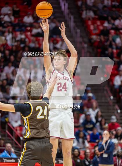 Thumbnail 1 in Davis vs. Herriman (UHSAA 6A Final) photogallery.