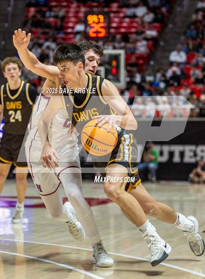 Thumbnail 2 in Davis vs. Herriman (UHSAA 6A Final) photogallery.