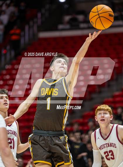 Thumbnail 1 in Davis vs. Herriman (UHSAA 6A Final) photogallery.