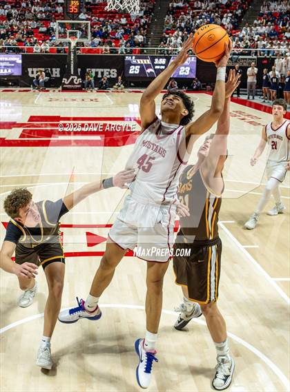 Thumbnail 1 in Davis vs. Herriman (UHSAA 6A Final) photogallery.