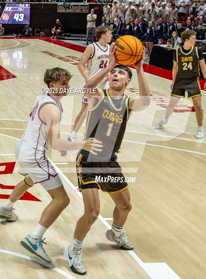 Thumbnail 2 in Davis vs. Herriman (UHSAA 6A Final) photogallery.