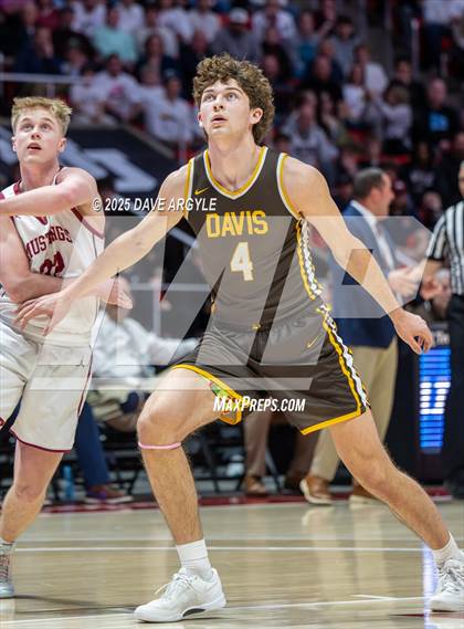Thumbnail 1 in Davis vs. Herriman (UHSAA 6A Final) photogallery.